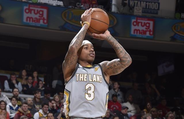 一旁仔细观 一旁仔细观