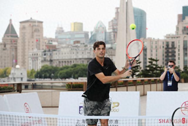 更像是他职 更像是他职