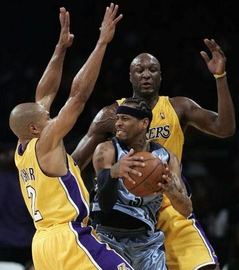 布朗36分绿军再胜魔术总分2-0！波神挂彩塔图姆伤停 班凯罗32分