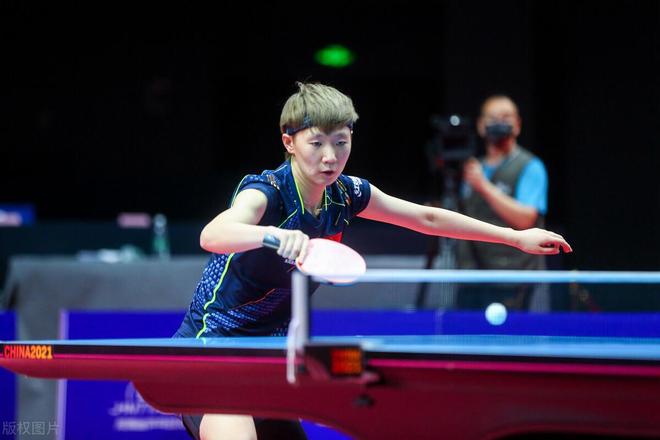 台上的身影 台上的身影