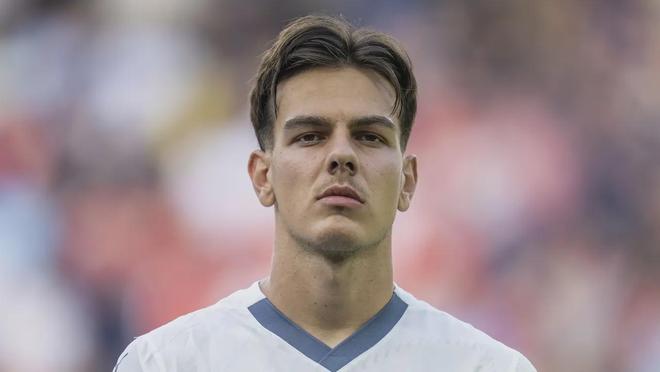 中场新星 中场新星